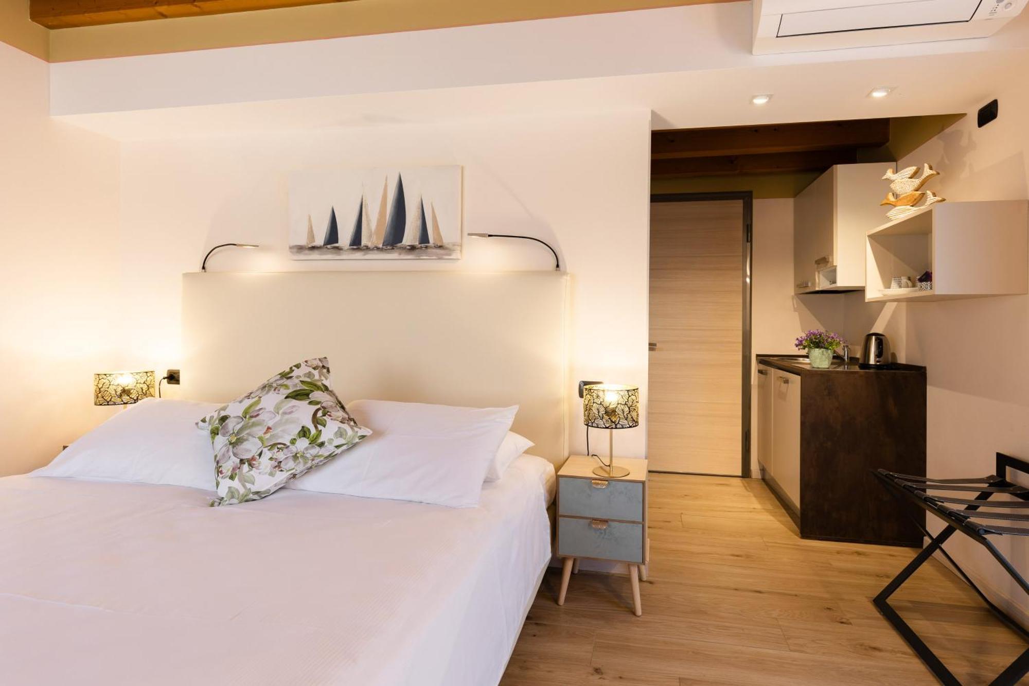 Charming Sirmione Bed & Breakfast Ngoại thất bức ảnh